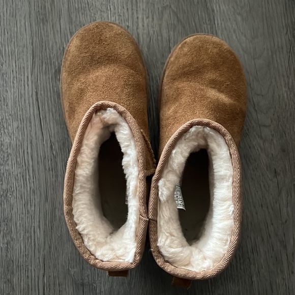 Uggs Womens - Picture 7 of 15